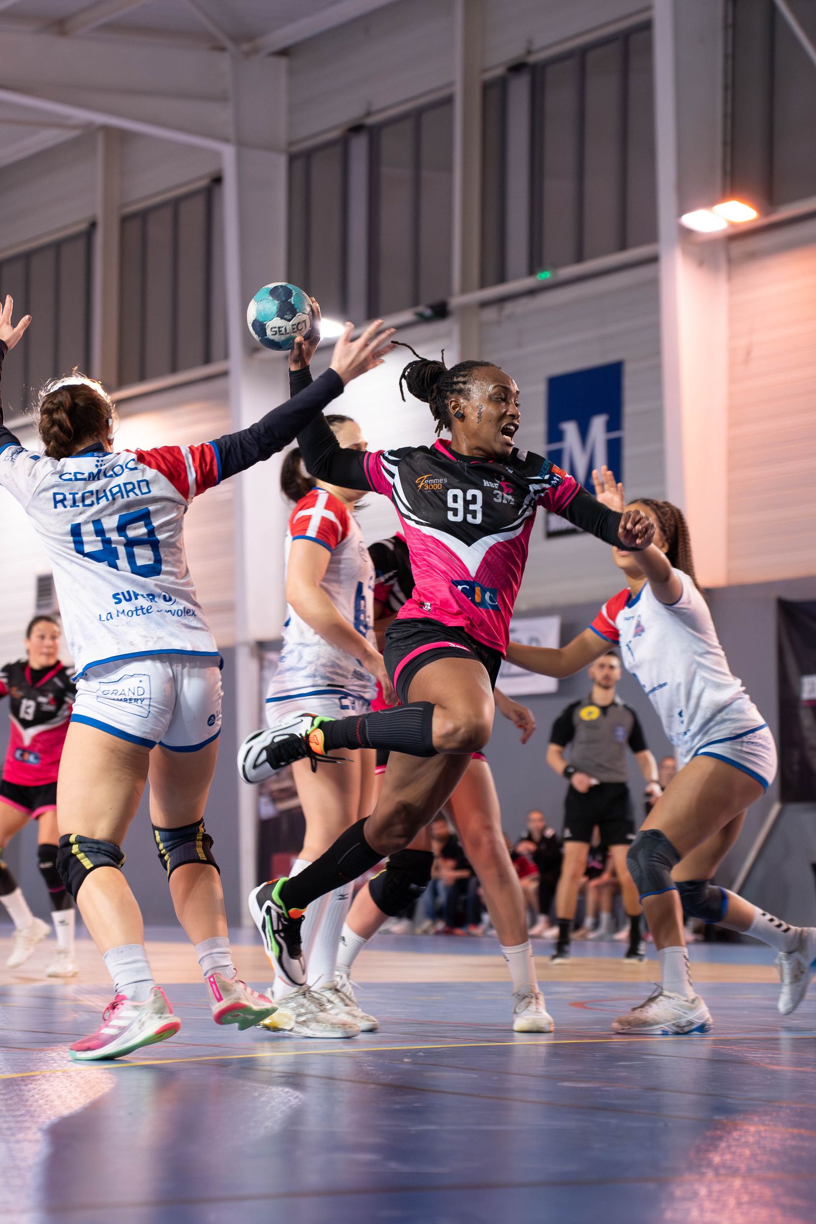Gemeinsam für den Handballnachwuchs: Loga Baustoffe unterstützt Turnverein Oeffingen 1897 in der Saison 2026/2027